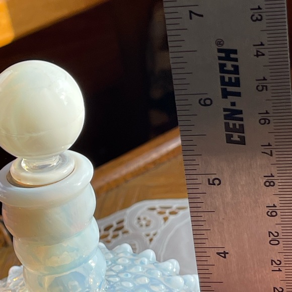 COPY - ⭐️Host Pick! 🌹⭐️ Vintage Hobnail opalescent perfume bottle w/stopper - Picture 8 of 11